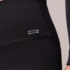 Gerippte Leggings aus recyceltem Polyamid