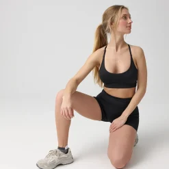 Sport Hot Pants aus recyceltem Polyester