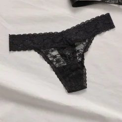 Tangas aus Spitze
