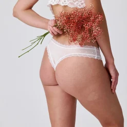 Tangas mit Spitze love
